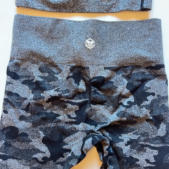 BLACK CAMO WORKOUT SET - Picture 4 of 4